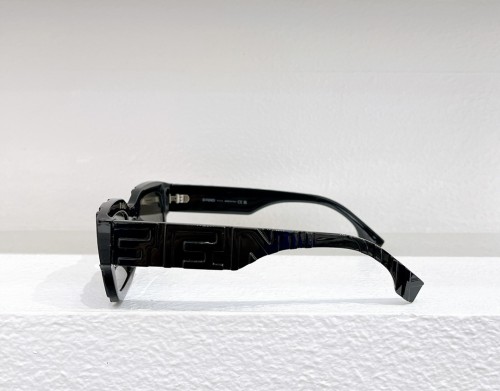 Fendi FE40104I - 01C - 50 Napszemüvegek Fekete Szögletes